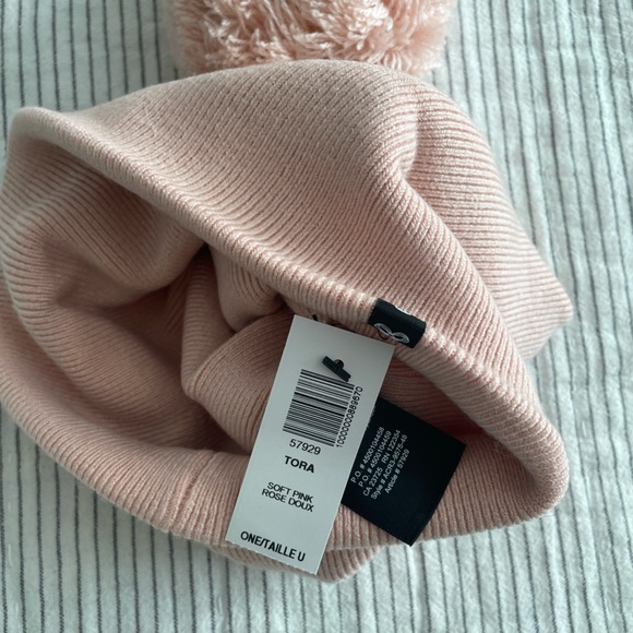 Aritzia Pom Pom Toque/Beanie - Picture 4 of 5